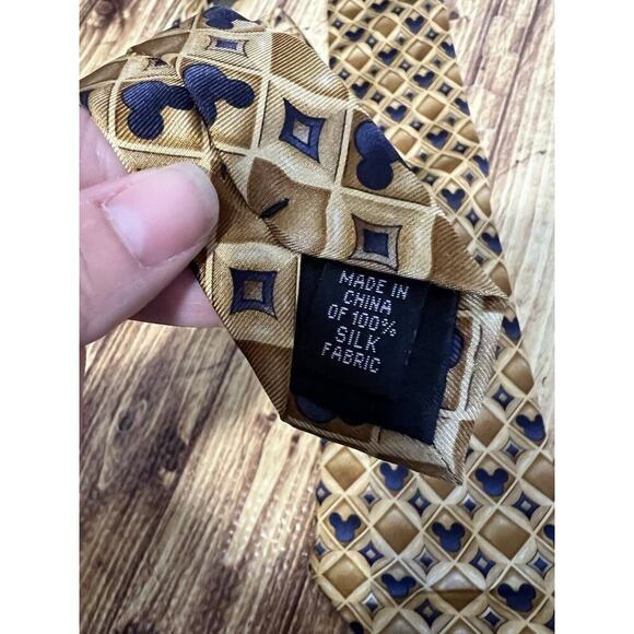 Vintage Disney World Mickey Mouse Mens Tie Silk - Picture 6 of 9